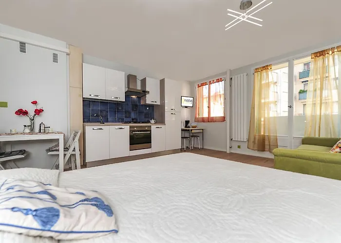 Blue Lagon Five Stars Holiday House