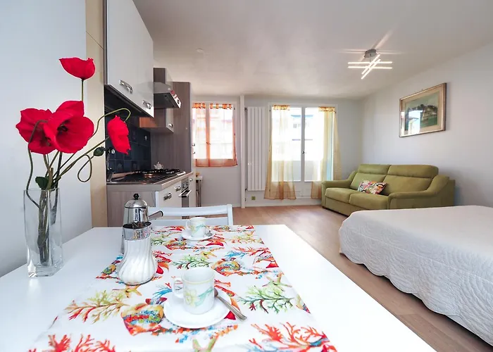 Blue Lagon Five Stars Holiday House